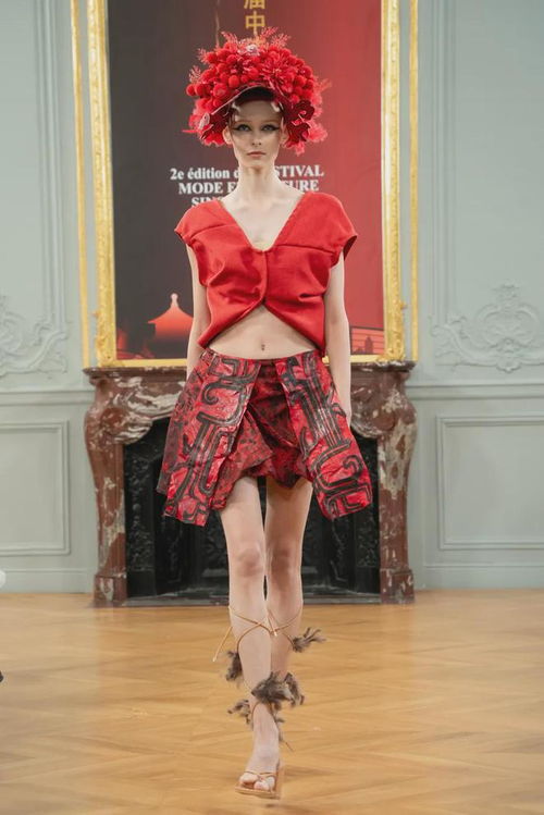 綻放巴黎 陜西旅游集團(tuán)攜 周原衣語(yǔ) 以時(shí)尚手法展示三千年中國(guó)之美