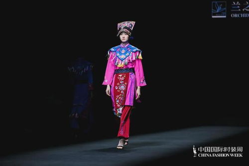 漢中非遺服飾驚艷亮相中國(guó)國(guó)際時(shí)裝周，傳統(tǒng)與現(xiàn)代的完美交融